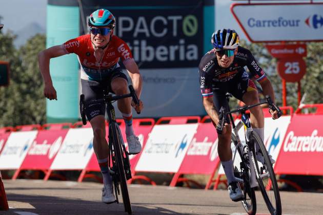 Primož Roglič gana a Pico Villuerca en La Vuelta 2024 Foto EFE Primož Roglič gana a Pico Villuerca en La Vuelta 2024 Foto EFE