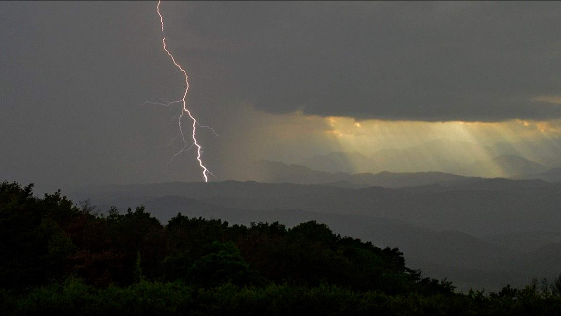 Vuelven las tormentas de verano en algunas comarcas: ¿dónde y cuándo lloverá?