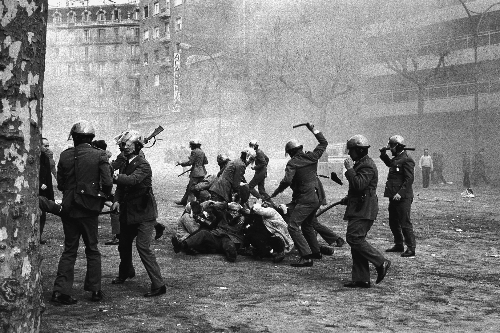 'Barcelona. Fotos prohibidas': las mejores imágenes de una ciudad no ideal