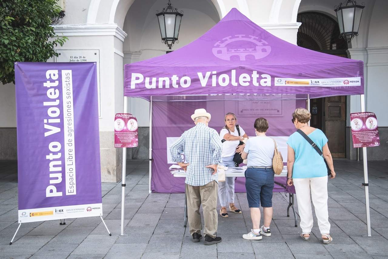 Mesura surrealista a Valdemoro: retira els punts lila i recomana a les dones cridar "foc" davant una agressió