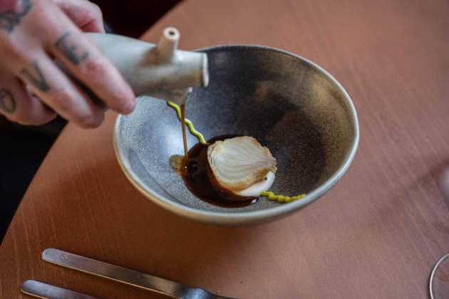 Cebolla de Figueres, un plato emblema de la Alianza (foto: Jordi Domènech) Cebolla de Figueres, un plato emblema de la Alianza (foto: Jordi Domènech)