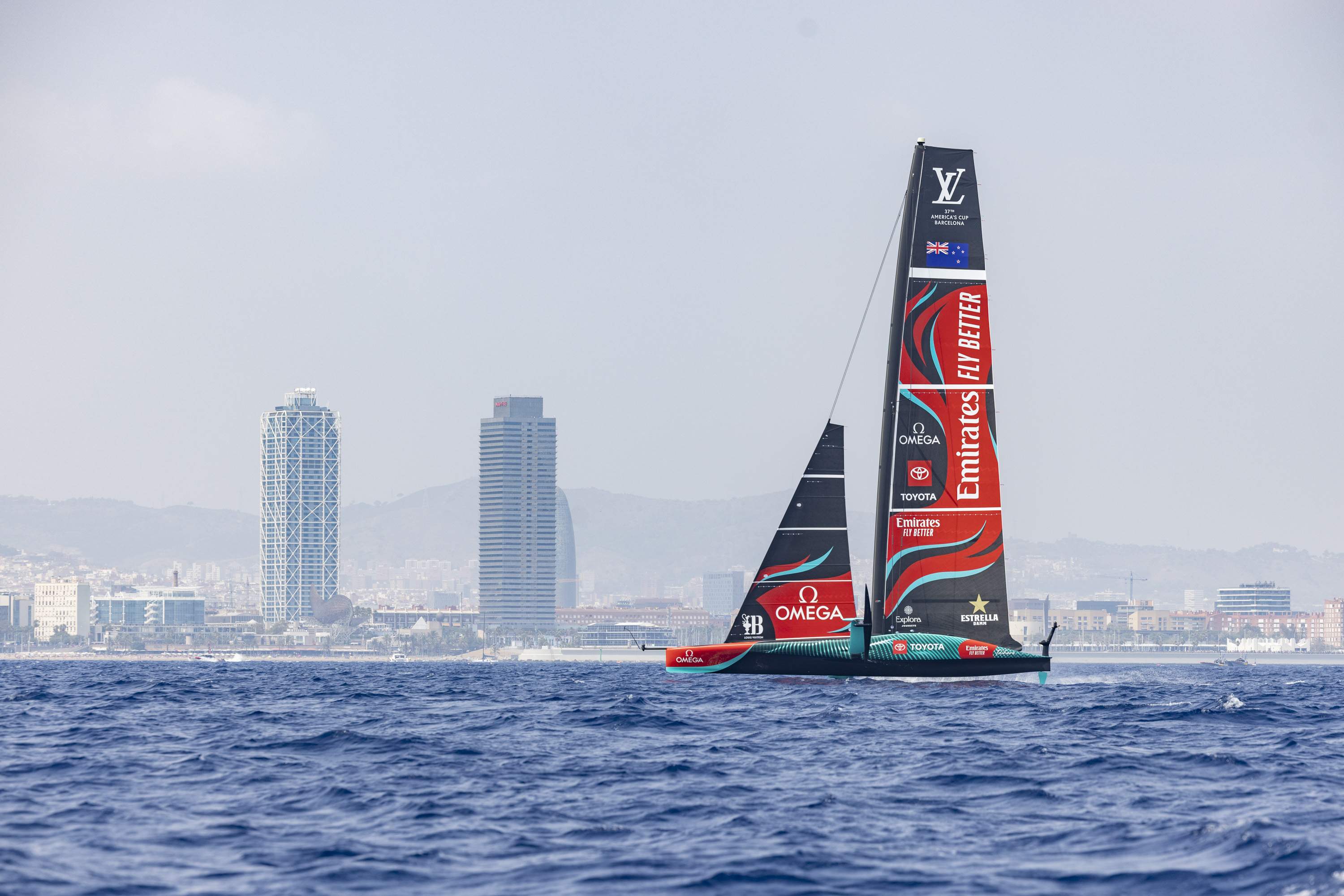 La 37.ª edición de la Copa América de vela iza sus velas con las regatas preliminares