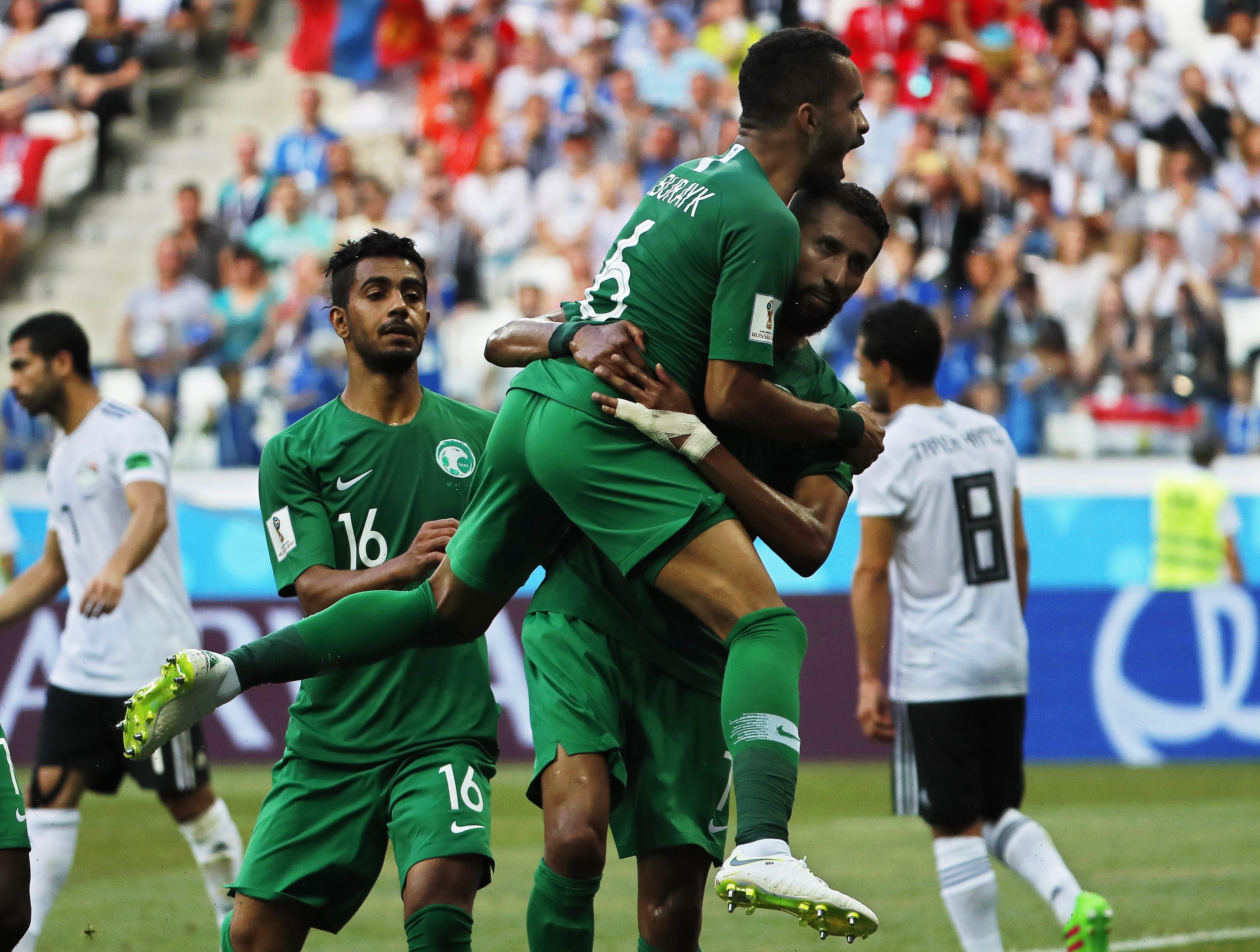 Arabia Saudí se despide de Rusia con una sonrisa (2-1)