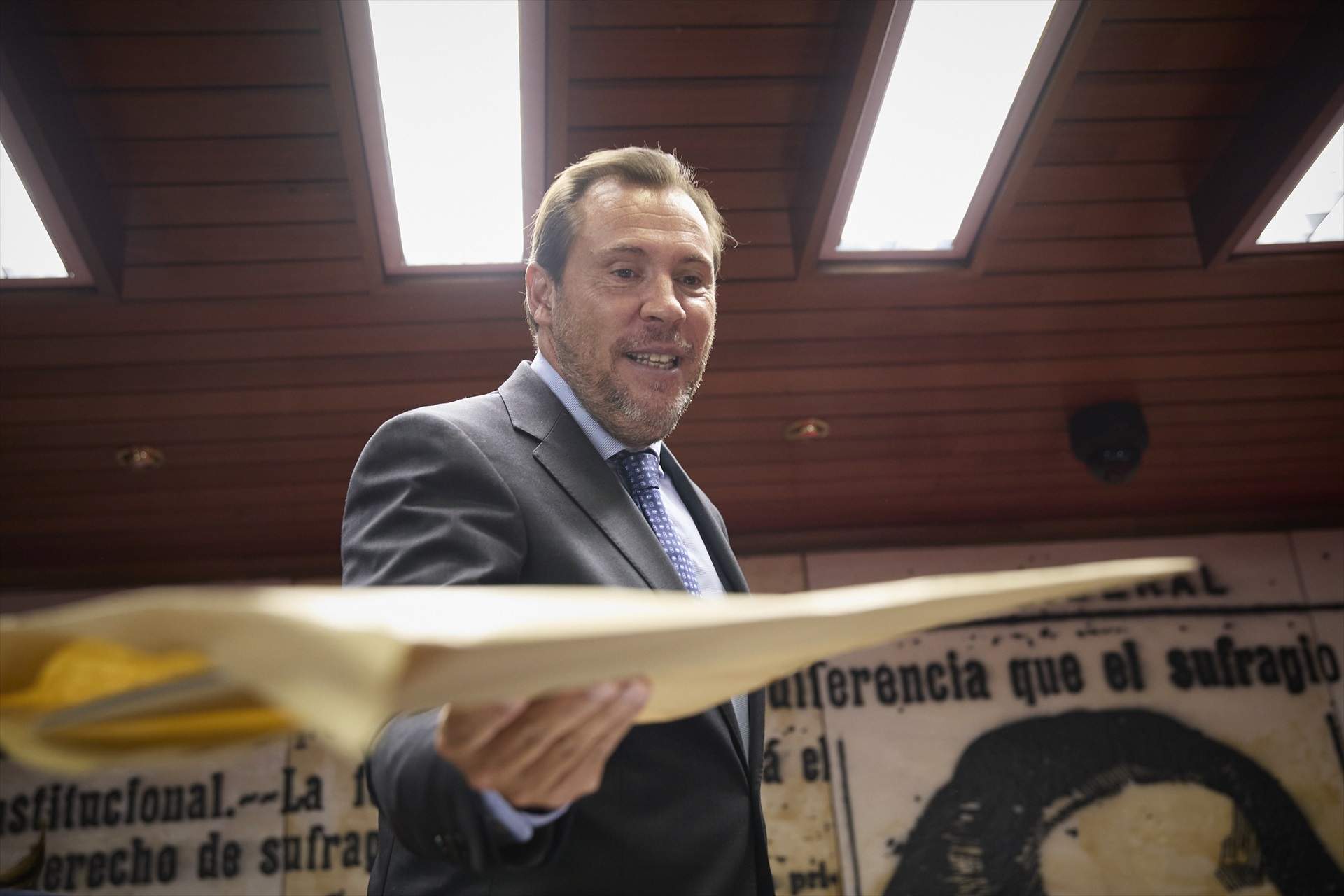Óscar Puente cessa els dos alts càrrecs del Ministeri de Transports investigats pel cas Koldo