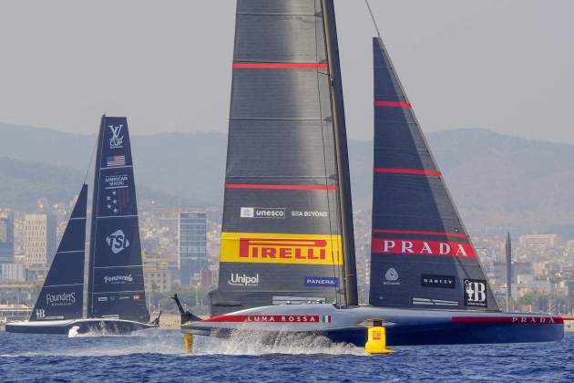 Luna Rossa Prada Pirelli y American Magic NYYC en la segunda jornada de la Copa America de vela / Foto: EFE Luna Rossa Prada Pirelli y American Magic NYYC en la segunda jornada de la Copa America de vela / Foto: EFE