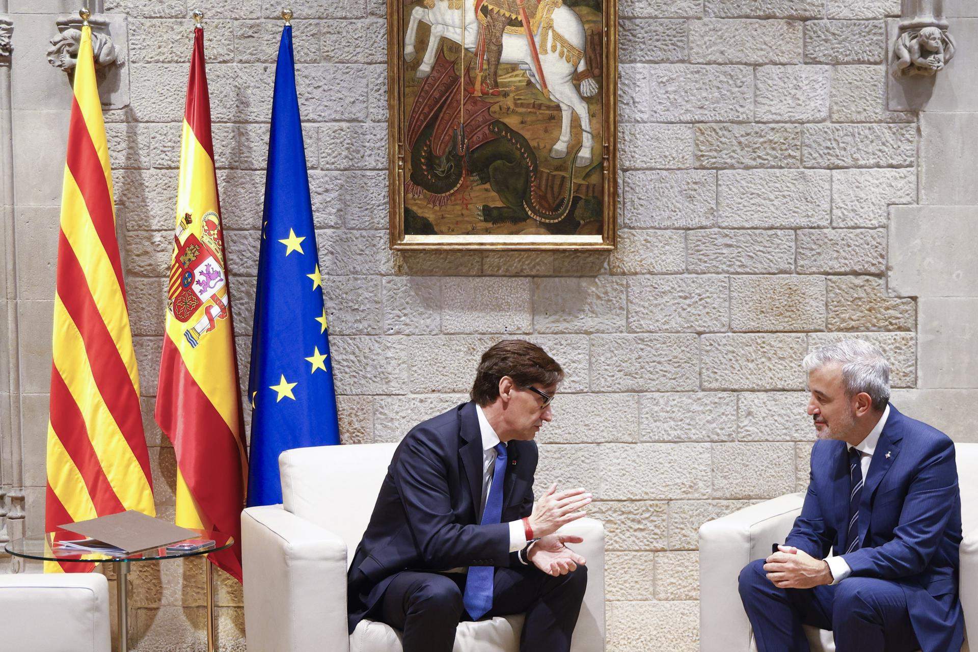 Et sembla bé la bandera espanyola dins del Palau de la Generalitat?