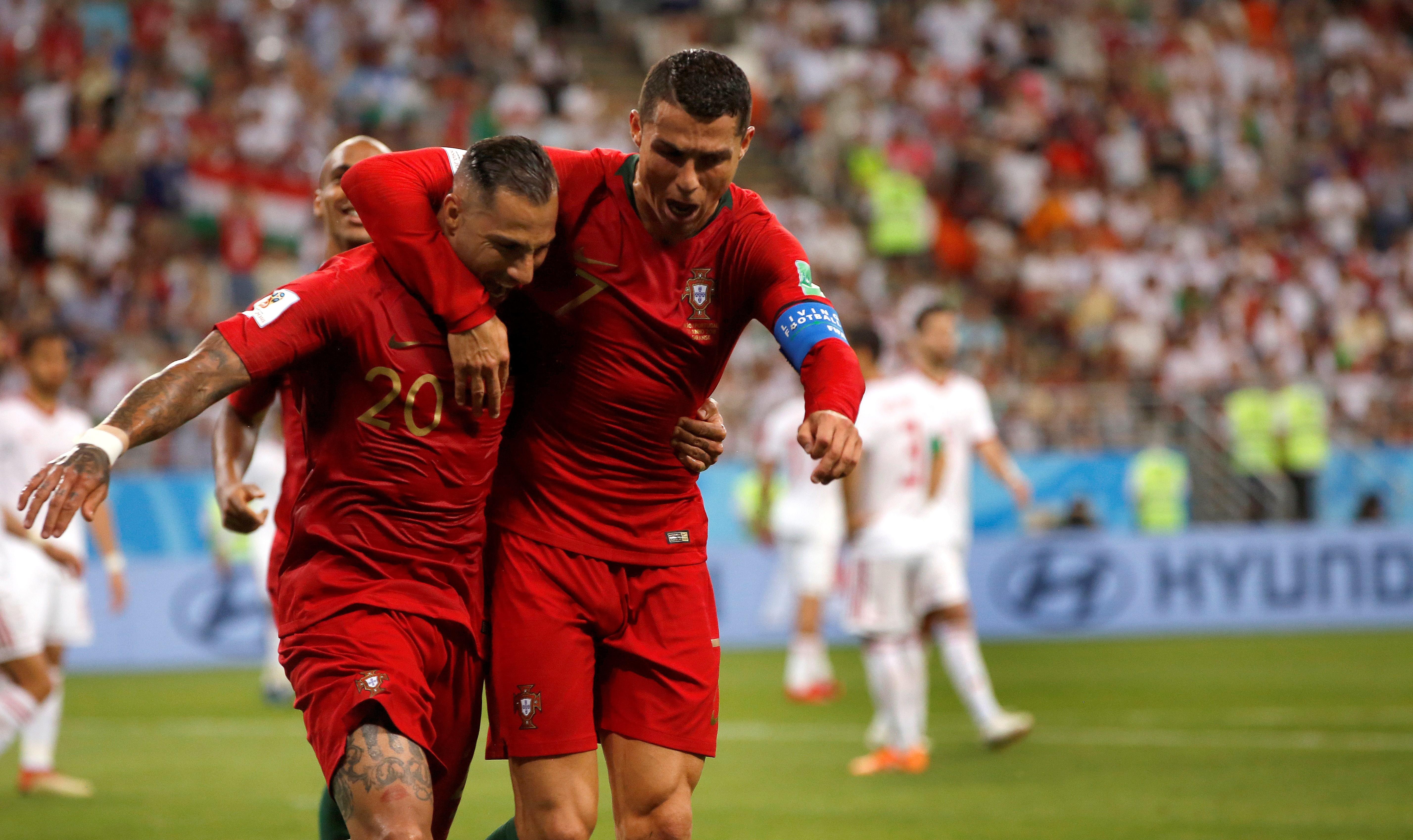 Portugal juega con fuego y no se quema (1-1)