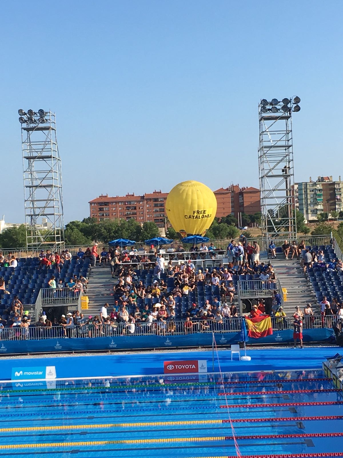 Un globus a favor dels presos es cola als Jocs Mediterranis