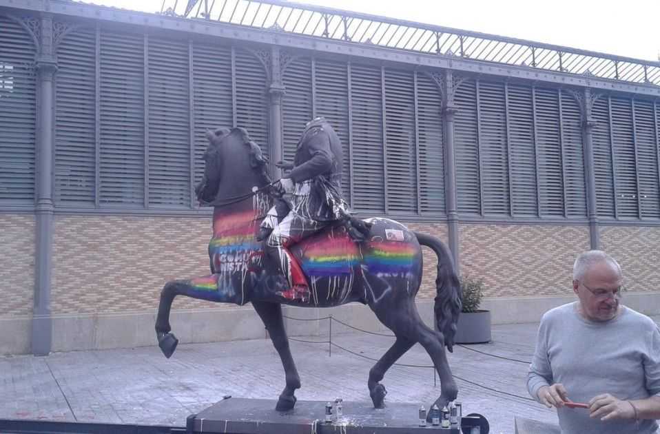 bandera gai estatua born twitter marcelpena