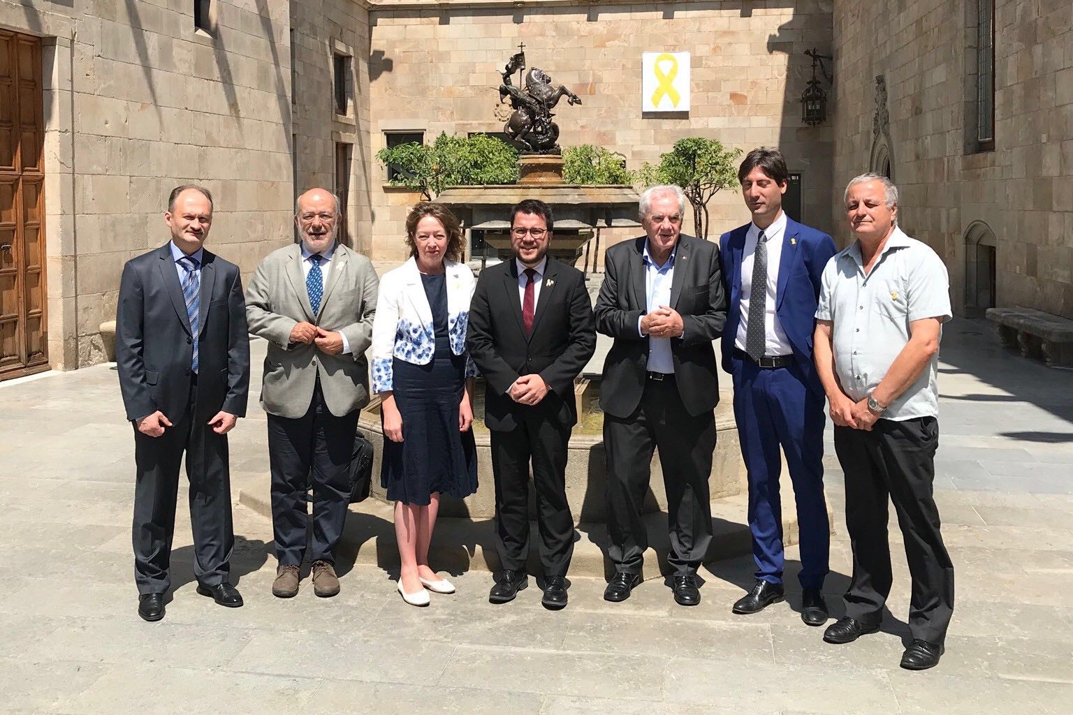 Aragonès y Maragall se reúnen en Palau con un grupo de eurodiputados