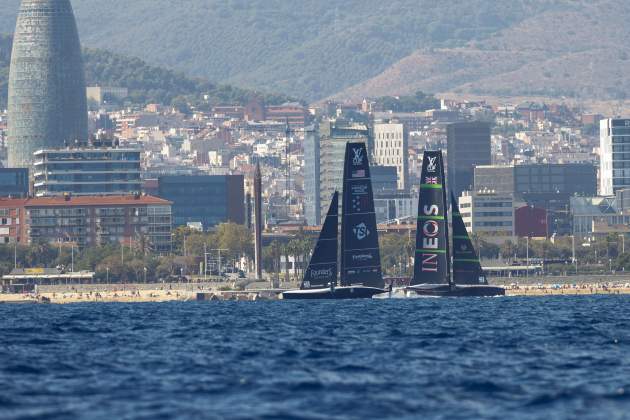 INEOS i NYYC en la seva primera regata / Foto: EFE INEOS i NYYC en la seva primera regata / Foto: EFE