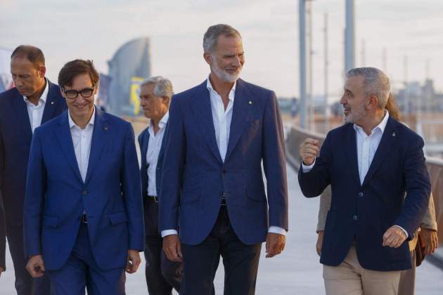 Salvador Illa Felip VI Jaume Collboni / EFE Salvador Illa Felip VI Jaume Collboni / EFE