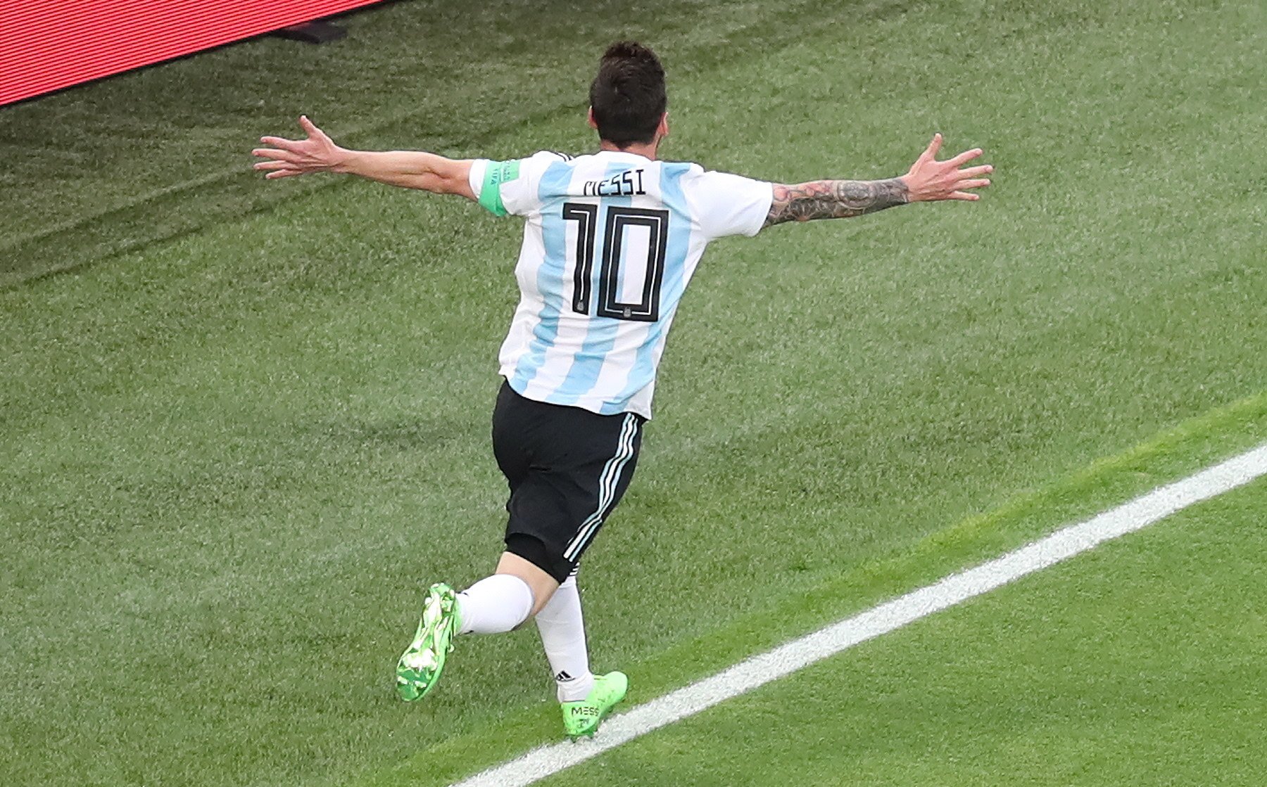 ¿El regalo de un periodista, talismán de Messi en el Mundial?