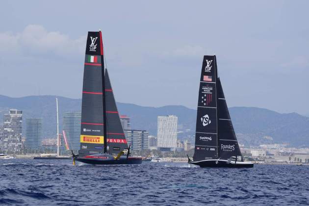 Regata entre Lluna Rossa i American Magic durant la Copa America de Vela / Foto: EFE Regata entre Lluna Rossa i American Magic durant la Copa America de Vela / Foto: EFE