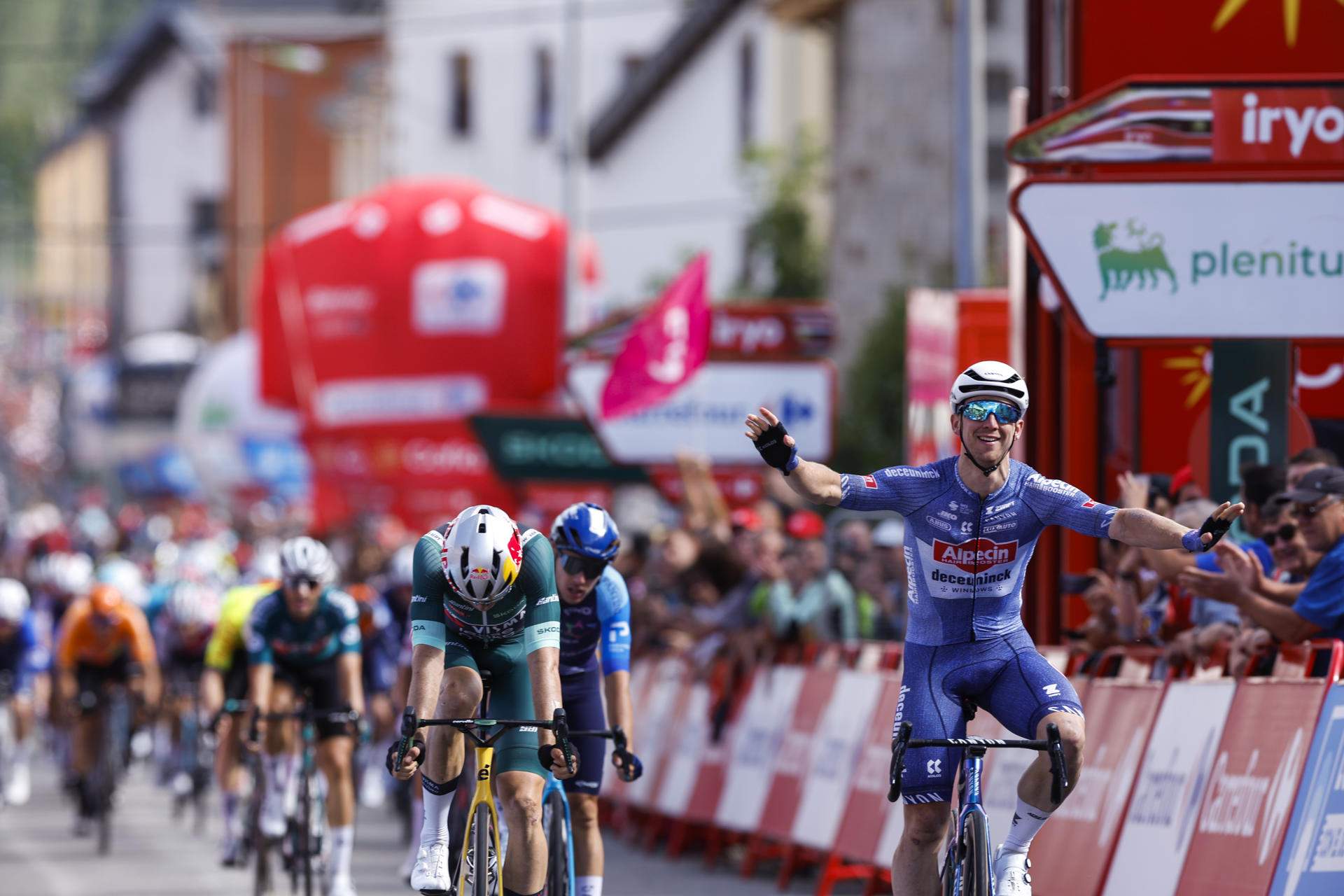 Groves frustra el póquer de Van Aert y O'Connor se mantiene al frente de la Vuelta a España