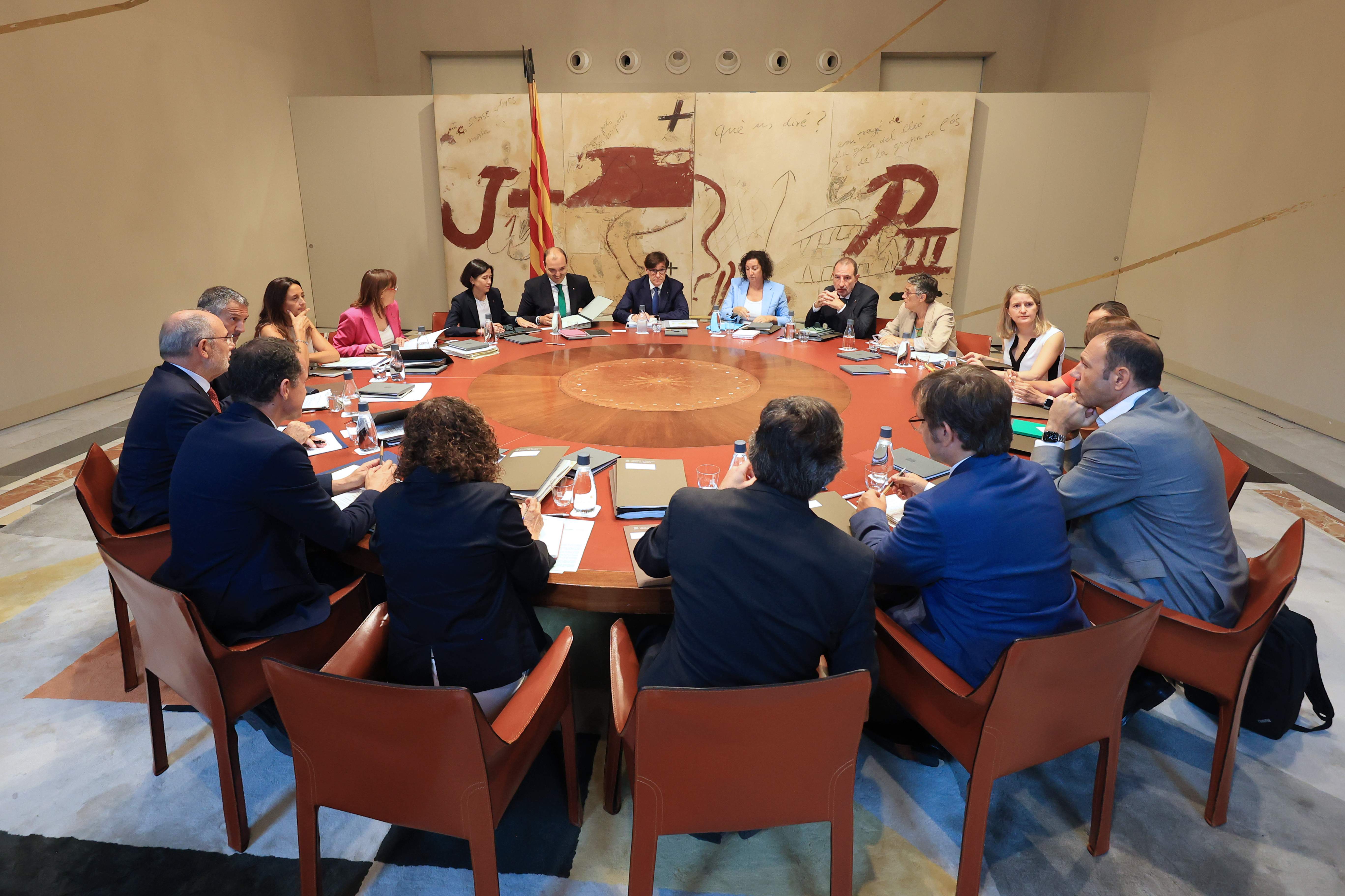 Un informe del Govern alerta del retrocés que pateix el català i reclama una intervenció ambiciosa