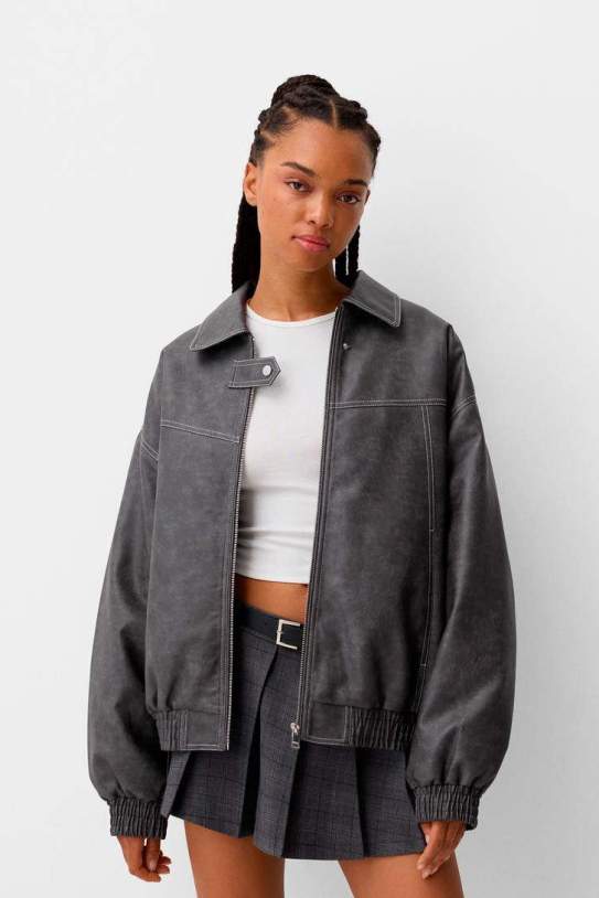 Cazadora oversize efecto piel bordado1 Cazadora oversize efecto piel bordado1