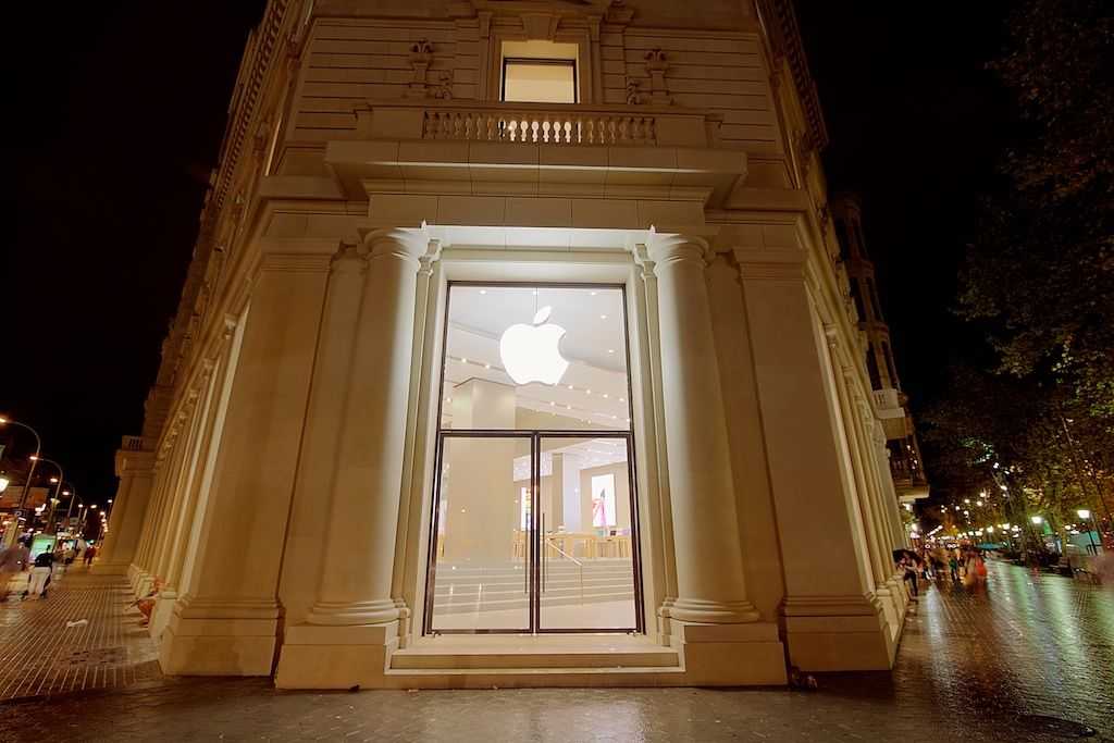 Apple lanza el iPhone SE, más pequeño y más barato