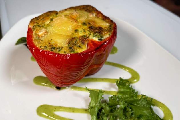 Ada parellada pimientos|huevos rellenados Ada parellada pimientos|huevos rellenados