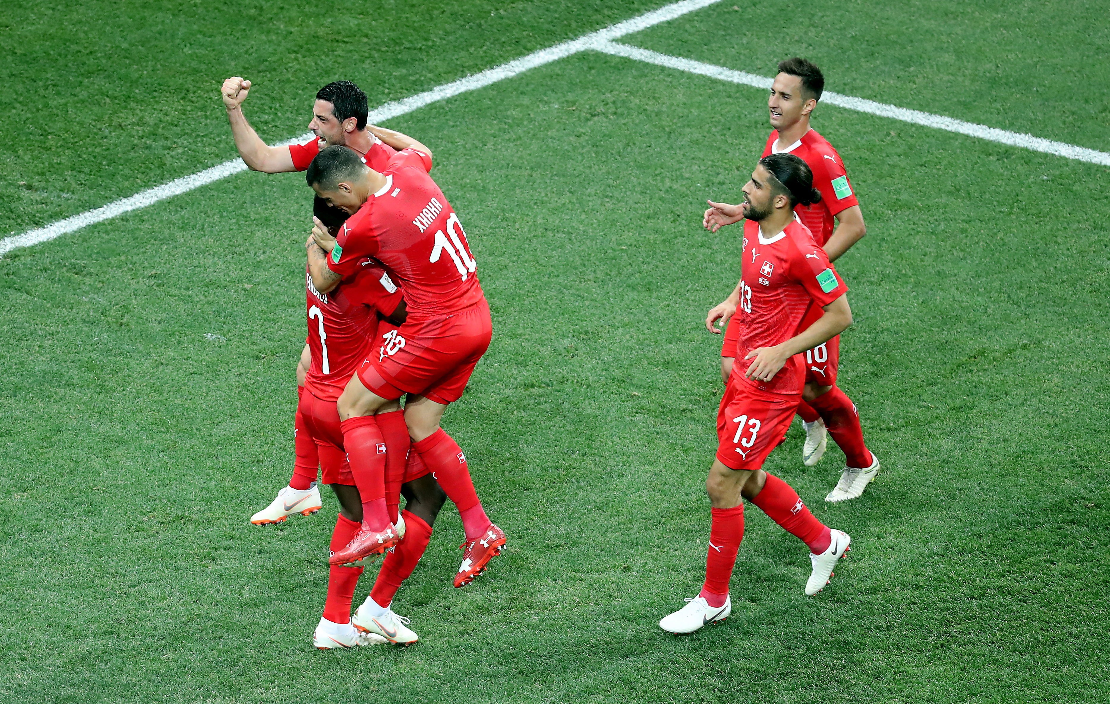 Suiza se apunta a los octavos del Mundial (2-2)