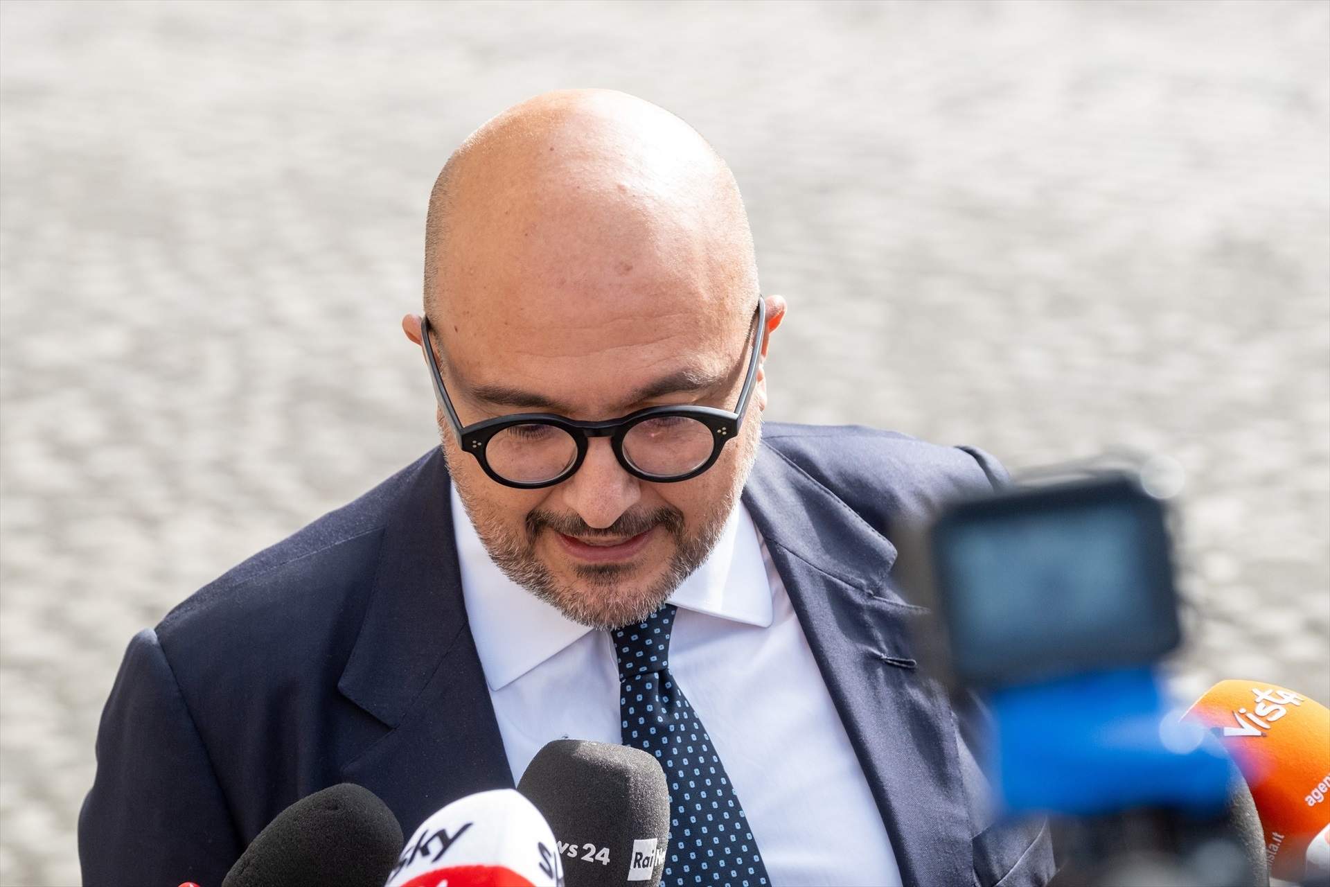 El romance con una 'influencer' le cuesta el cargo al ministro de Cultura italiano