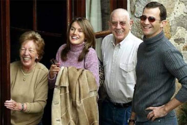 Los reyes con los abuelos paternos de Letizia, EFE Los reyes con los abuelos paternos de Letizia, EFE