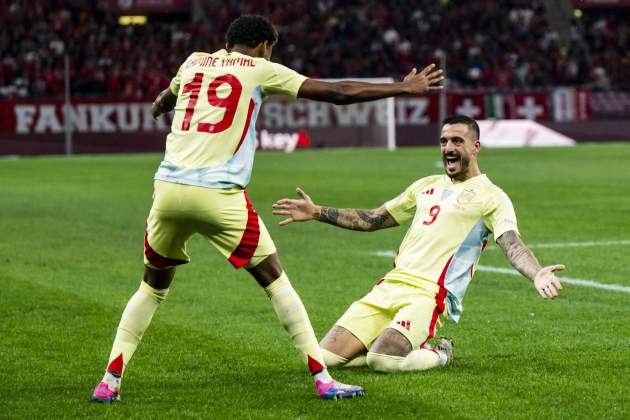 Lamine Yamal Joselu celebración gol / Foto: EFE Lamine Yamal Joselu celebración gol / Foto: EFE