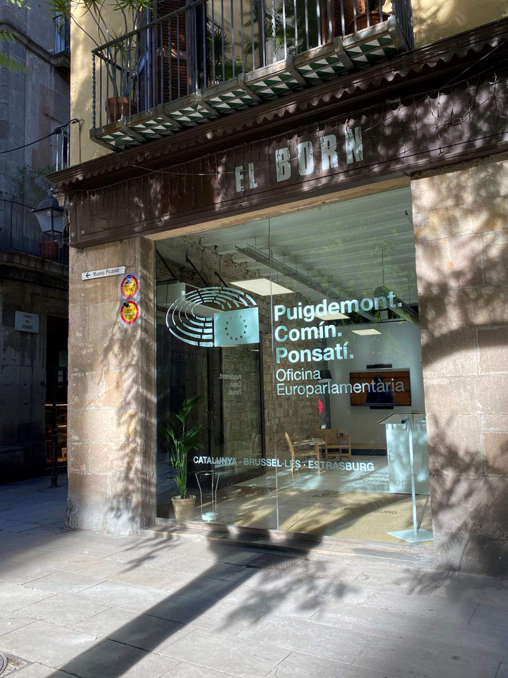 La oficina de los europarlamentarios de Junts en el Born cierra