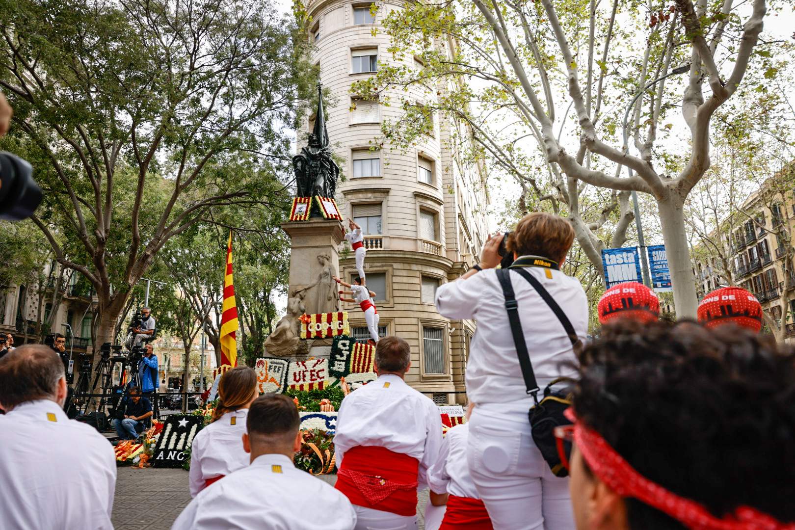 Diada 11S 2024 Ofrena Floral a Rafael Casanova Castellers / Foto: Carlos Baglietto Diada 11S 2024 Ofrena Floral a Rafael Casanova Castellers / Foto: Carlos Baglietto