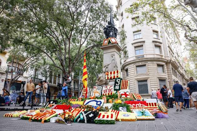 Diada 11S 2024 Ofrenda Floral a Rafael Casanova / Foto: Carlos Baglietto Diada 11S 2024 Ofrenda Floral a Rafael Casanova / Foto: Carlos Baglietto