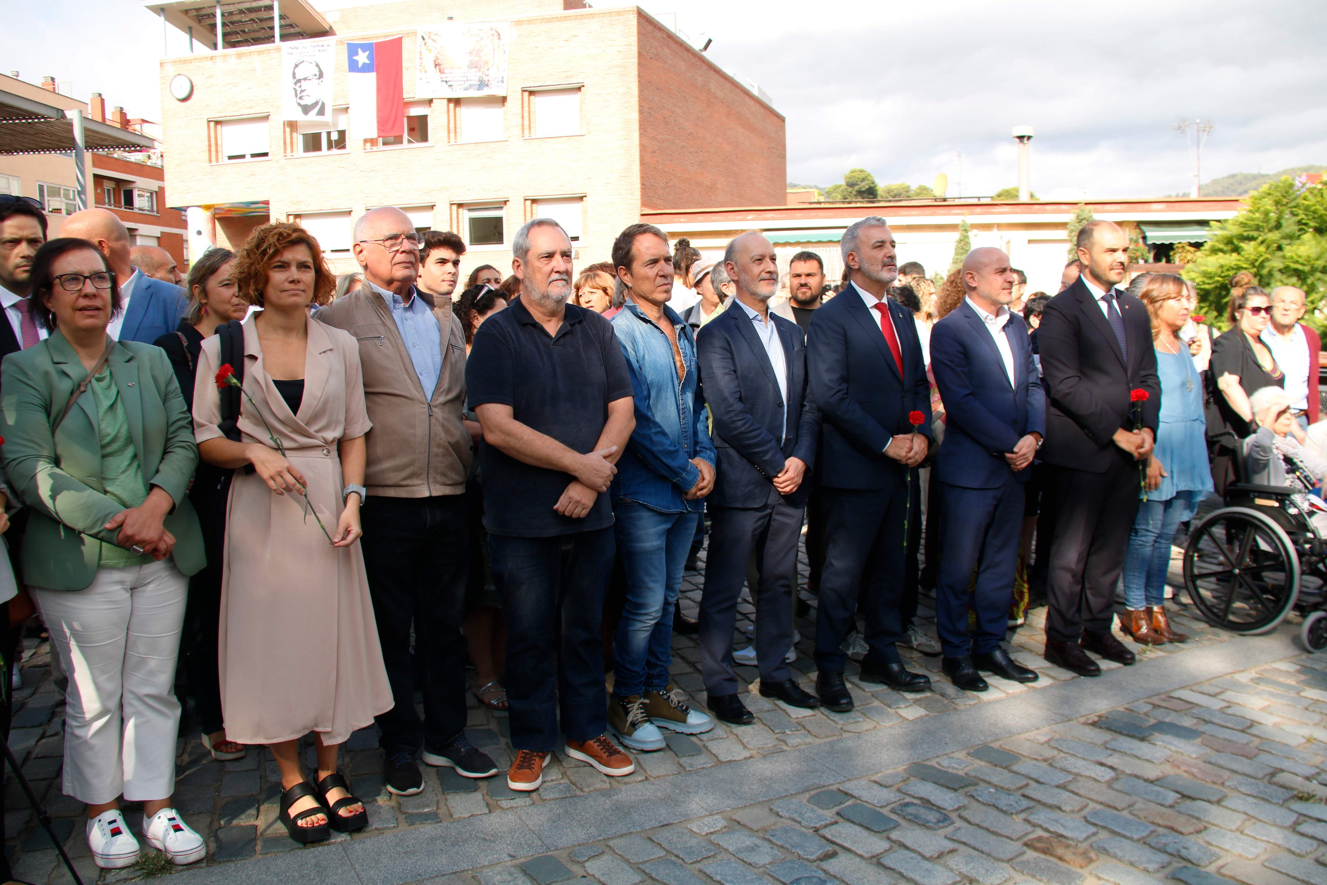 La comunidad chilena en Barcelona homenajea a Salvador Allende en el 51.º aniversario de su muerte