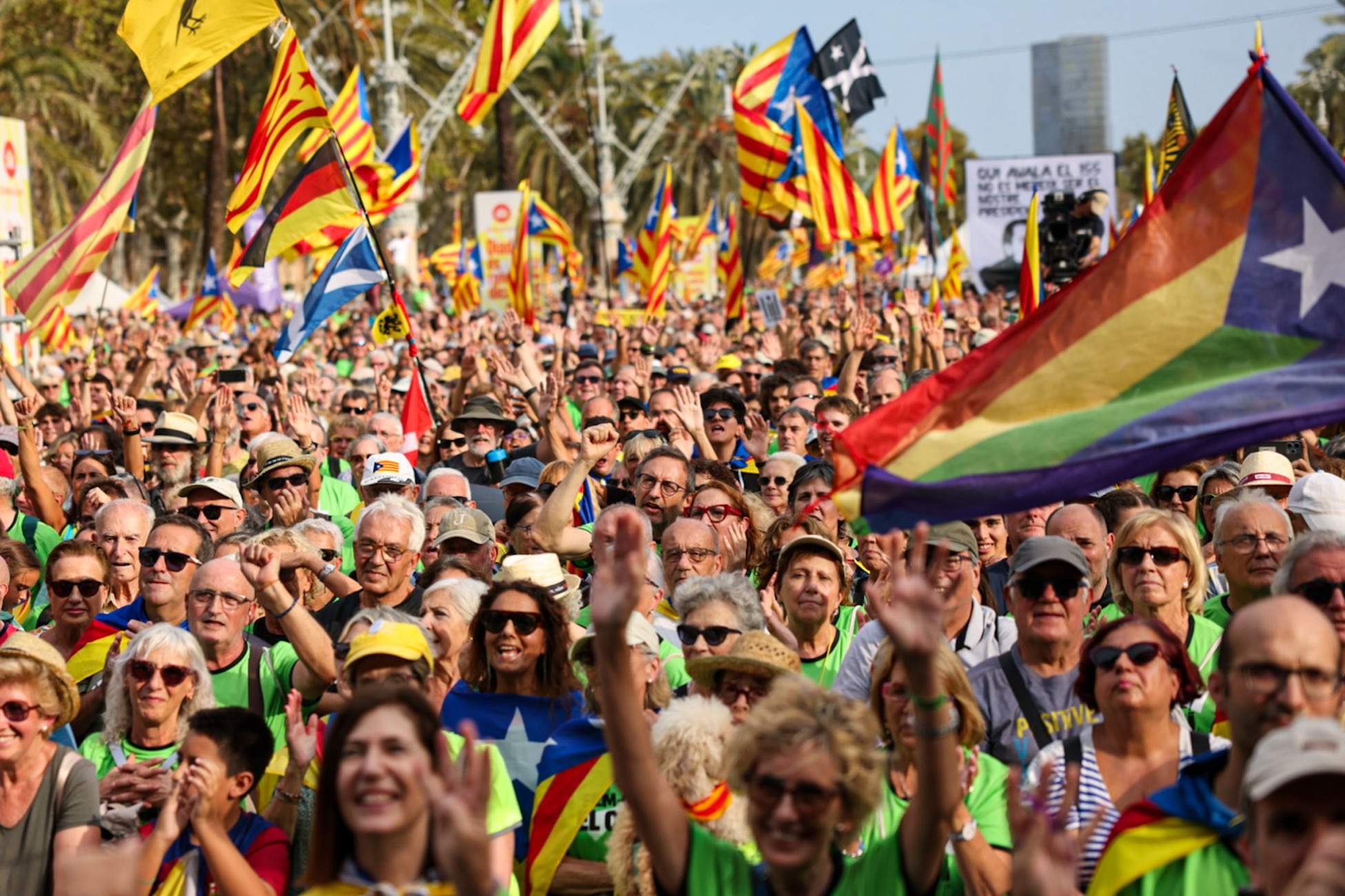 El 52% dels catalans es declaren contraris a la independència, segons el CEO
