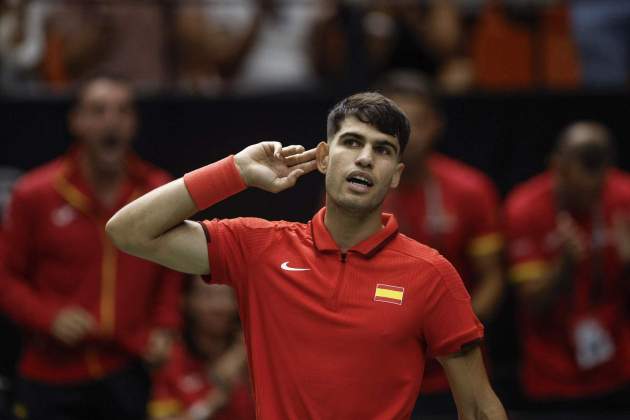 Carlos Alcaraz celebra un punto en la Copa Davis con España / Foto: EFE Carlos Alcaraz celebra un punto en la Copa Davis con España / Foto: EFE