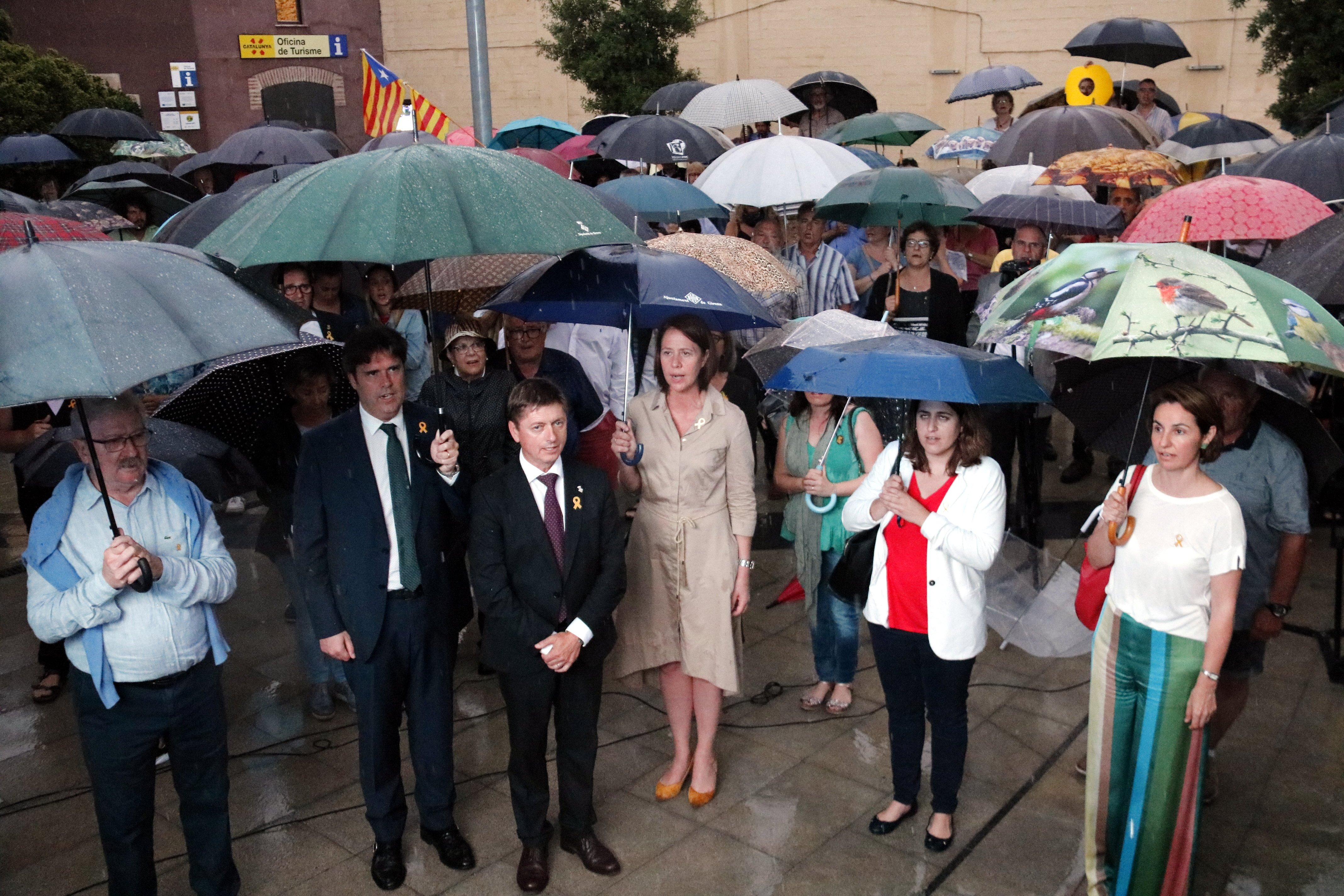 Caldes de Malavella inaugura la plaza 1 de Octubre coincidiendo con la visita de Felipe VI