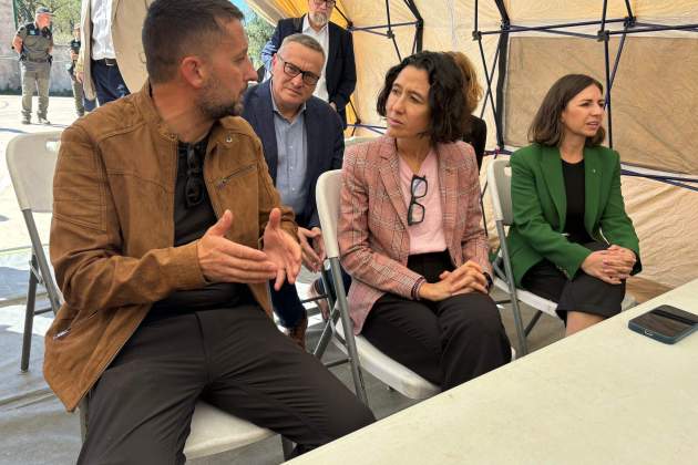 Jaume Pujals, alcalde Cabacés, amb la consellera d'Interior, Núria Parlon / GRS Jaume Pujals, alcalde Cabacés, amb la consellera d'Interior, Núria Parlon / GRS