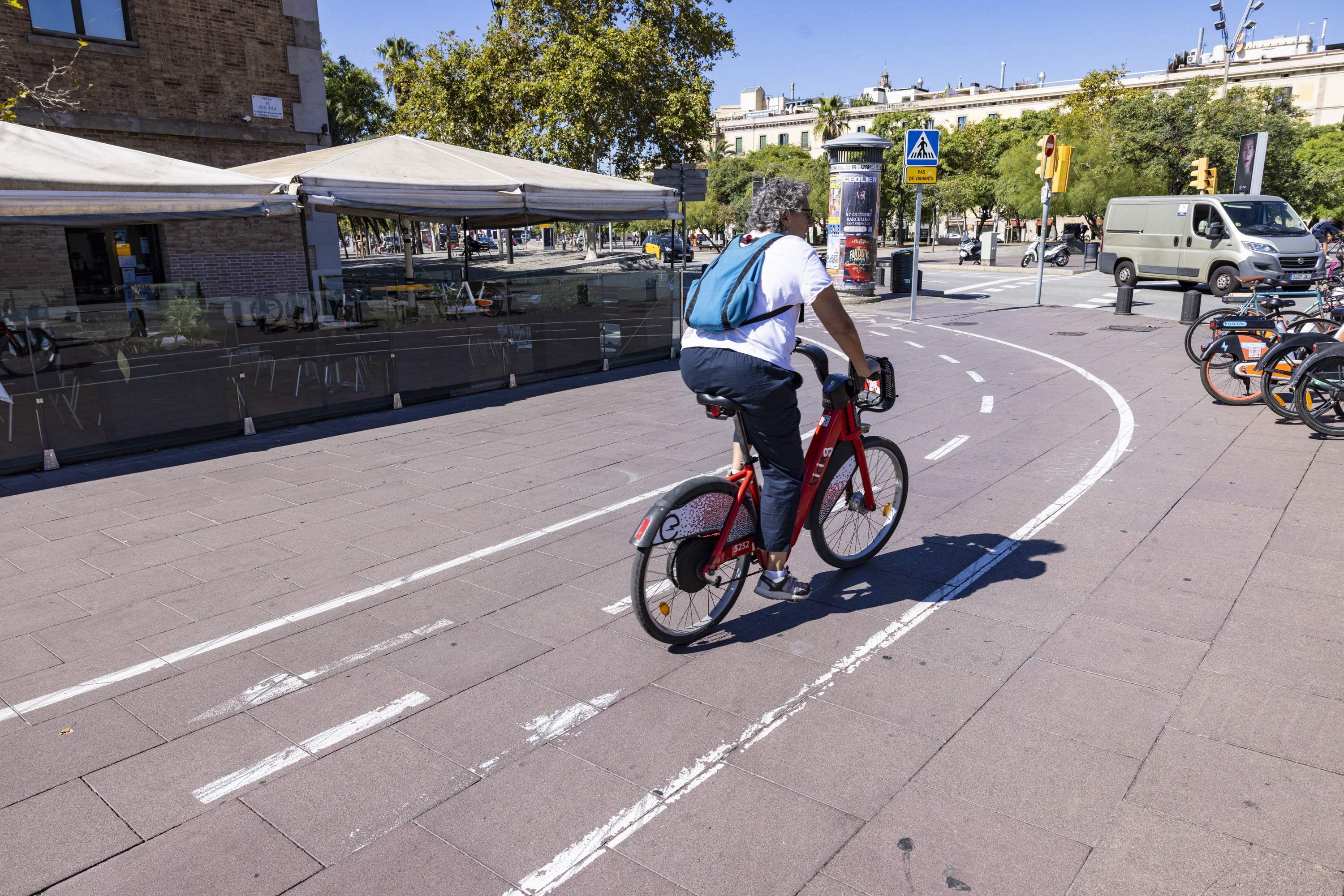 El patinete eléctrico va de bajada en Barcelona y las bicicletas recuperan terreno