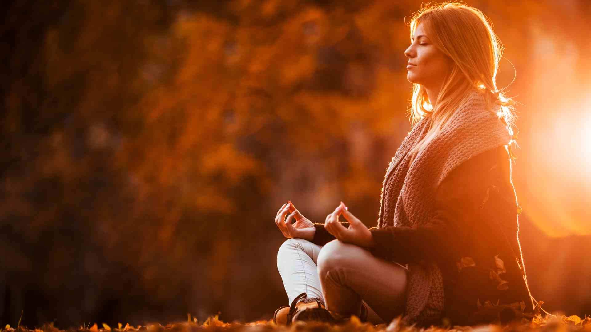 5 rituals per l'equinocci de tardor 2024: pràctiques per a atreure prosperitat i equilibri