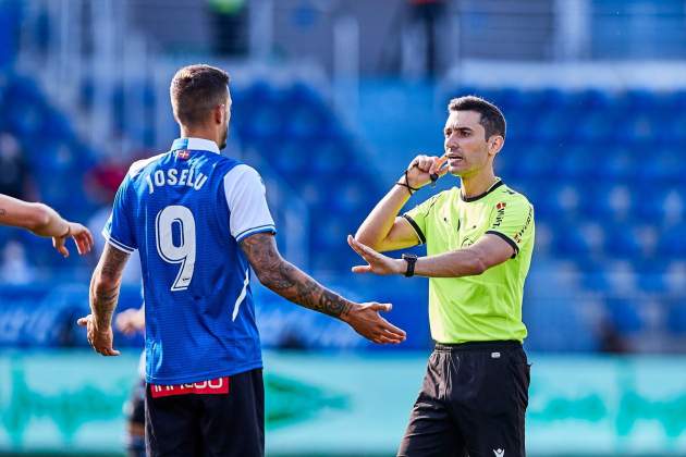Muñiz Ruiz dirigiendo un partido de Primera División / Foto: Europa Press Muñiz Ruiz dirigiendo un partido de Primera División / Foto: Europa Press