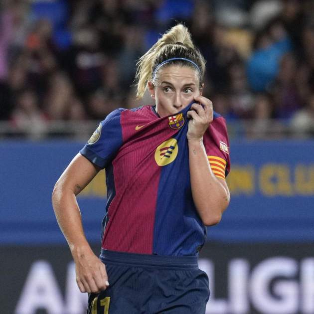 Alexia Putellas beso escudo Barça / Foto: EFE Alexia Putellas beso escudo Barça / Foto: EFE