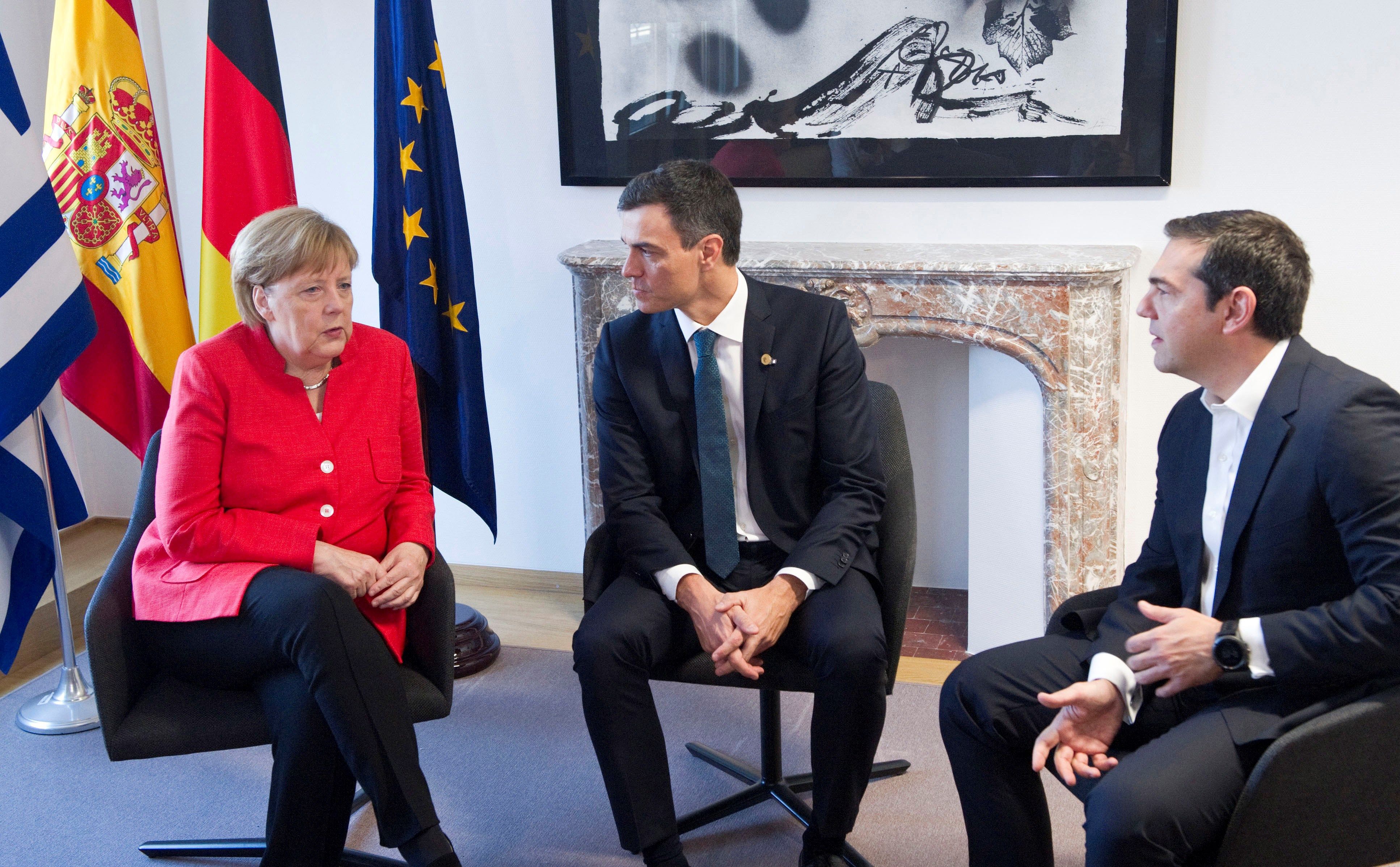 Sánchez acuerda con Merkel acoger a refugiados que viven en Alemania