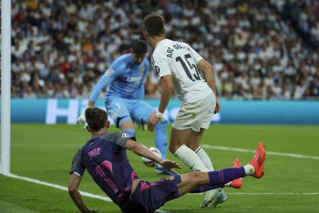Jofre Carreras marca el gol de l'Espanyol en el Bernabeu / Foto: EFE Jofre Carreras marca el gol de l'Espanyol en el Bernabeu / Foto: EFE