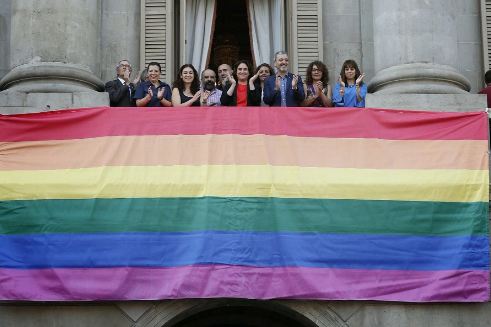 Colau presume de ser bisexual en la clausura del Pride de Barcelona