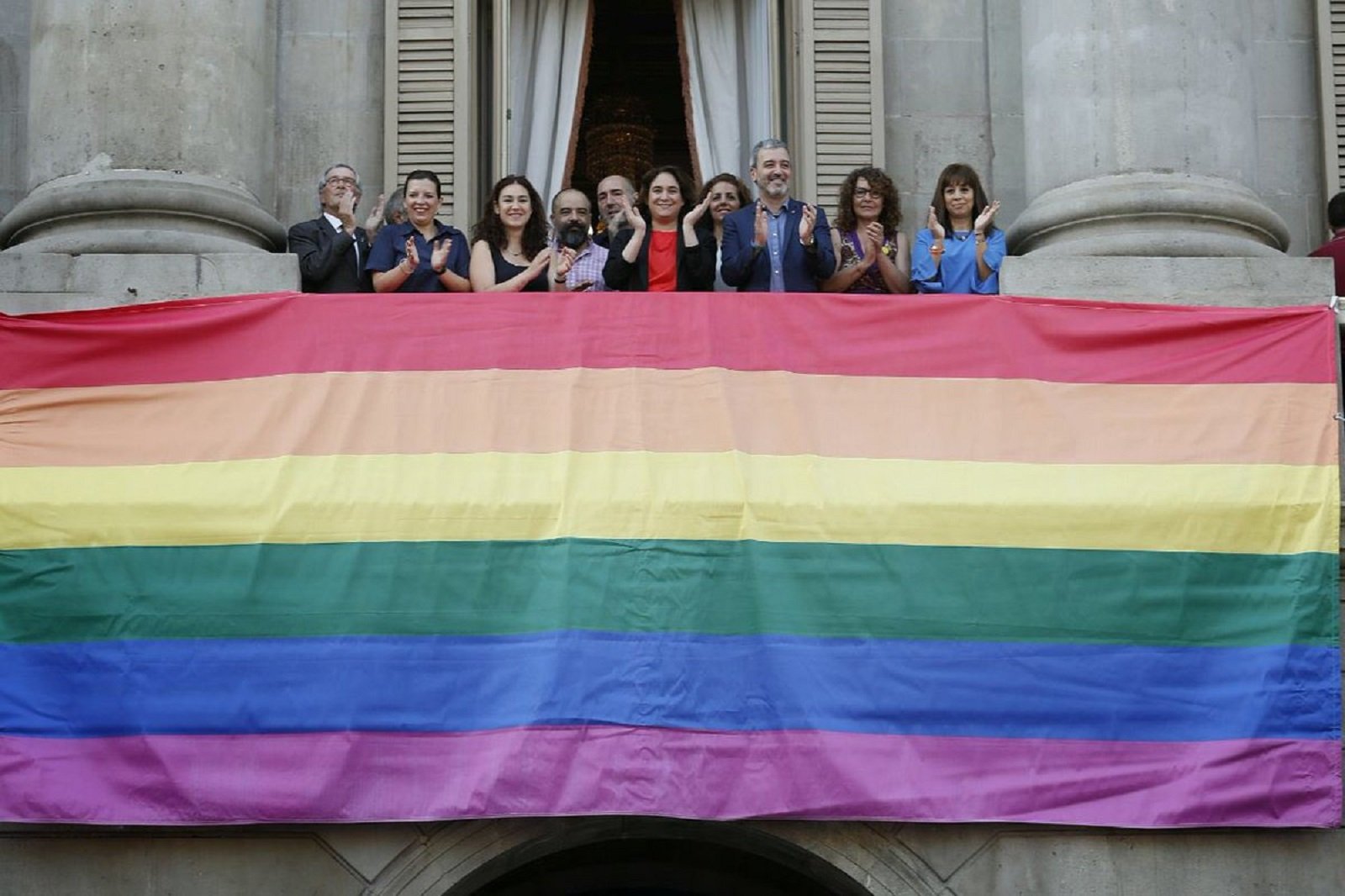 Colau presumeix de ser bisexual en la cloenda del Pride de Barcelona