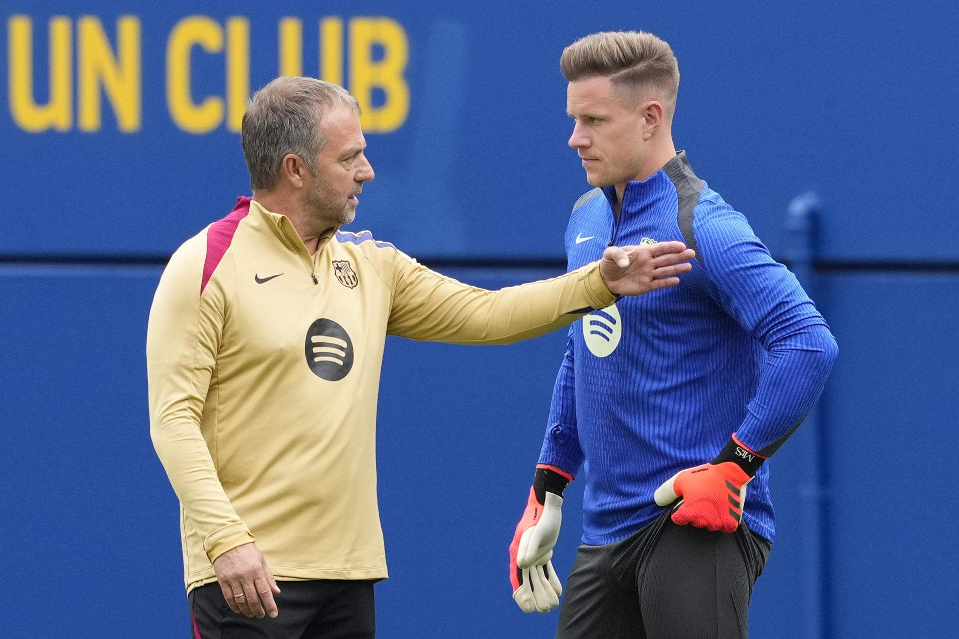 Flick pone el nombre de un portero encima de la mesa de Deco, relevo para Ter Stegen