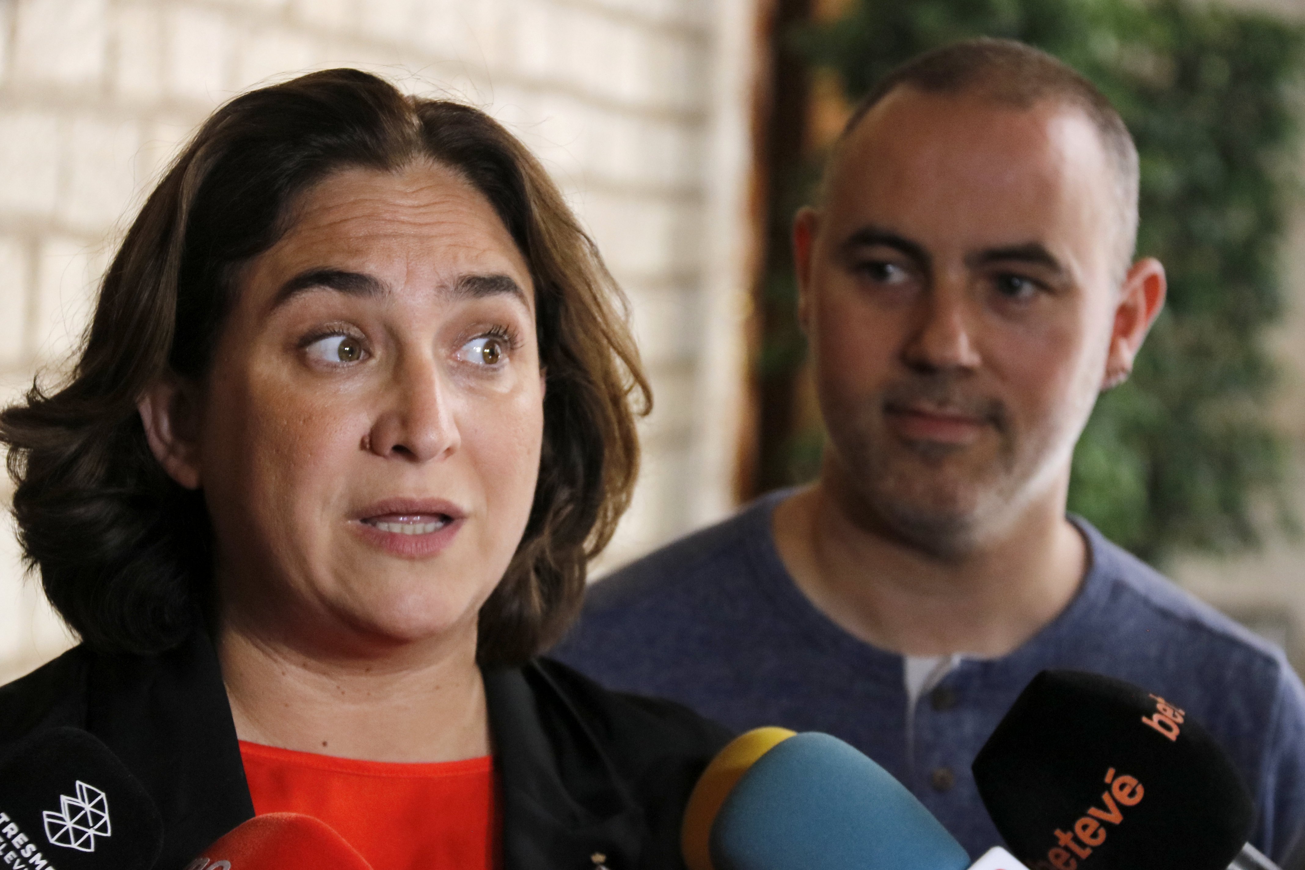 Colau: "Haremos todo el posible para que los migrantes no acaben en el CIE"