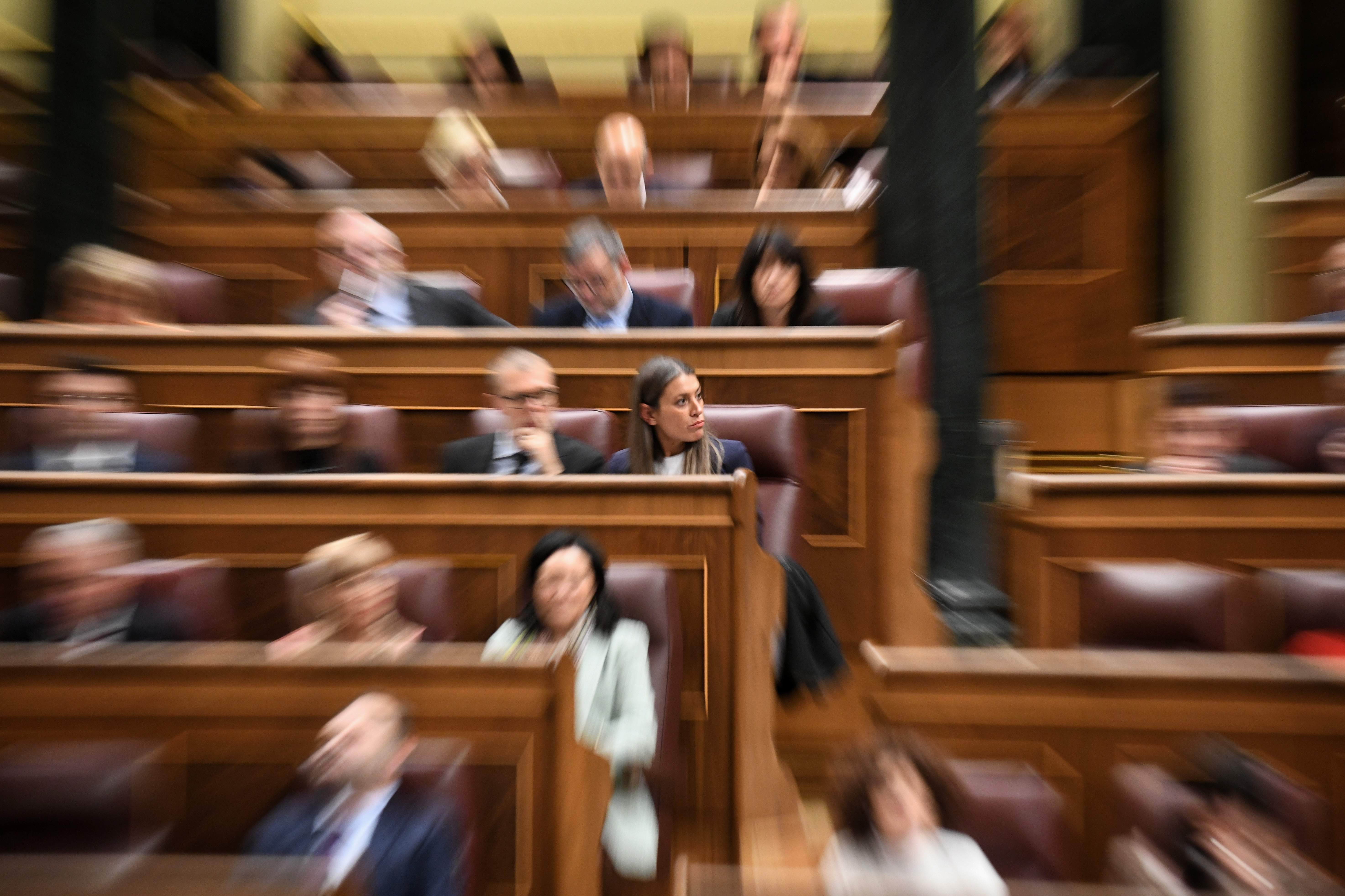 El paquet fiscal de Junts i PSOE perilla, mentre el PP s’obre a salvar l’impost de la UE a les multinacionals