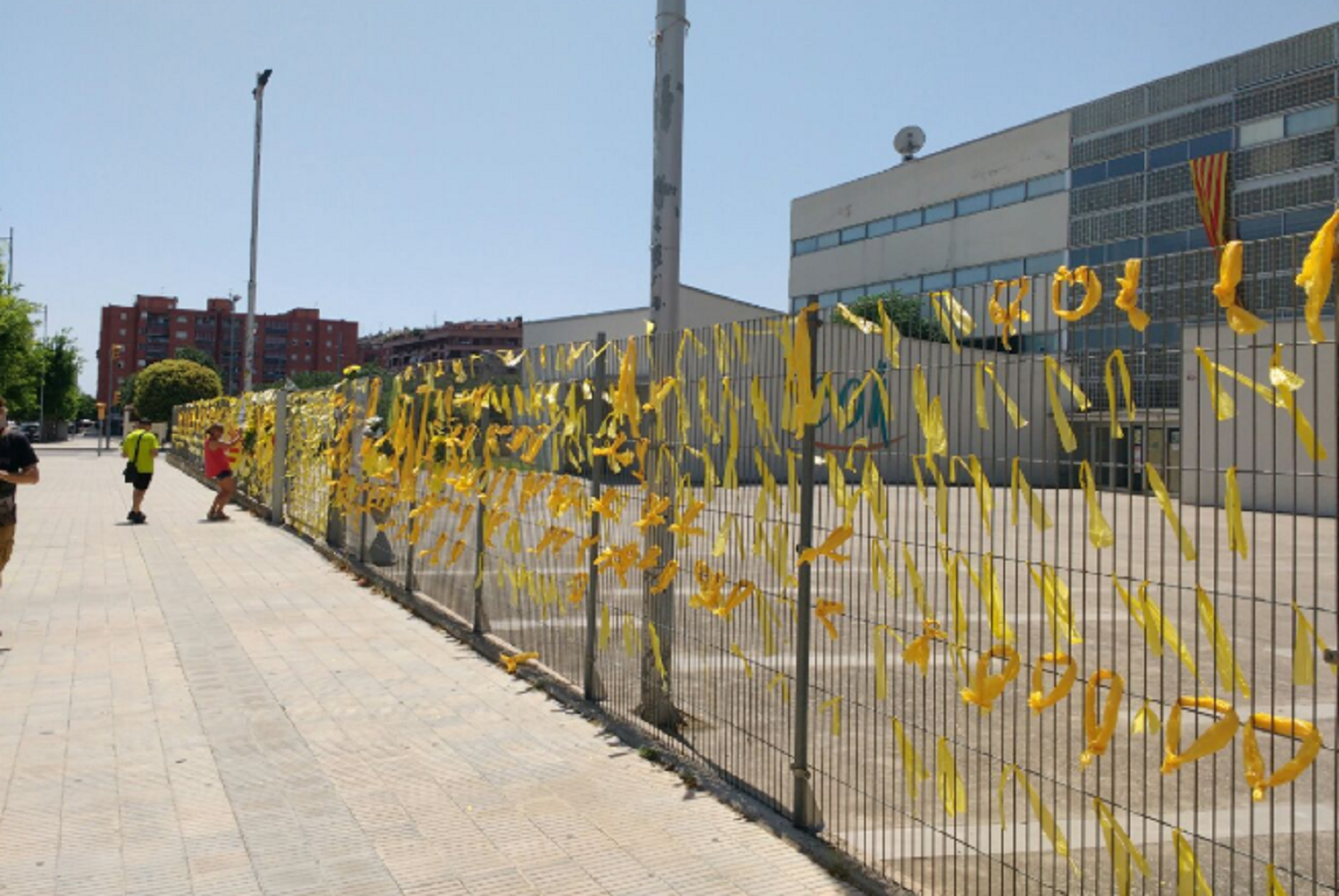 Lleida se tiñe de amarillo