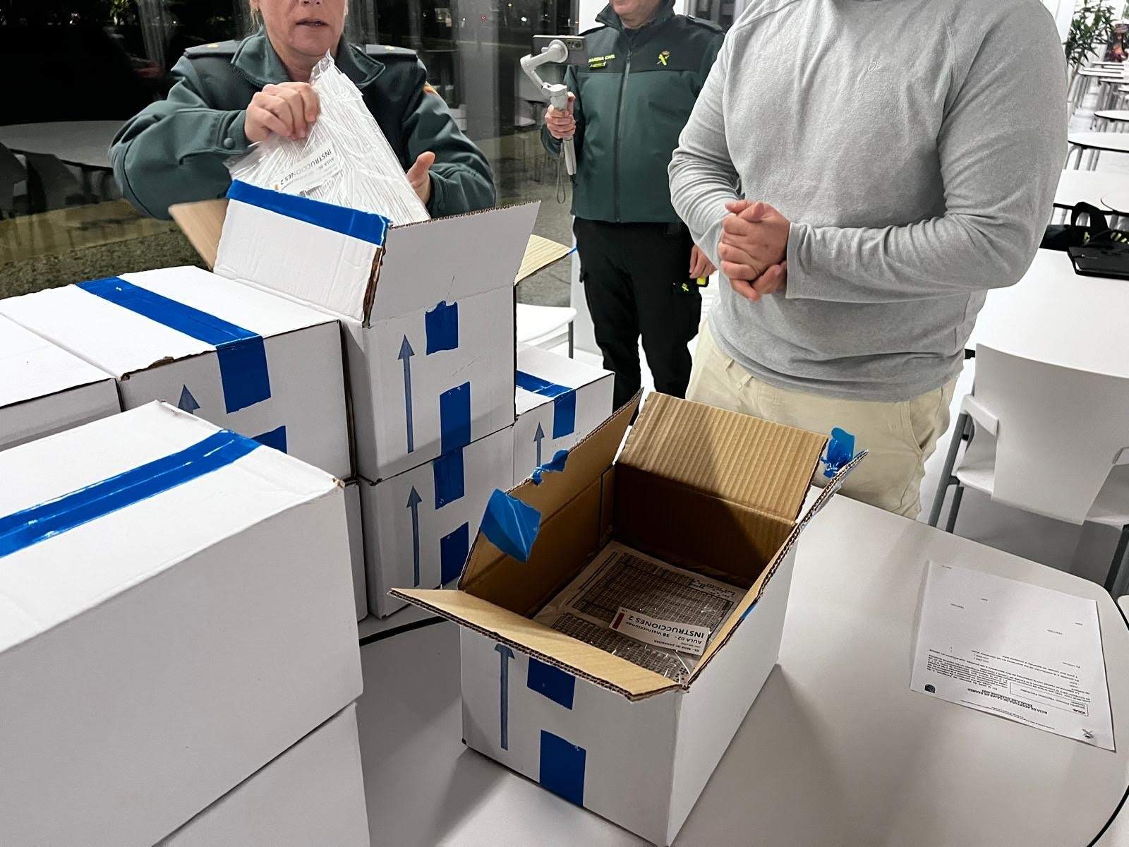Ridículo de la Guardia Civil: suspendidas las oposiciones por un error en las cajas de los exámenes
