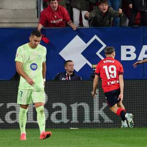 Ferran Torres, decepcionat després d'encaixa un gol durant l'Osasuna - Barça / Foto: EFE