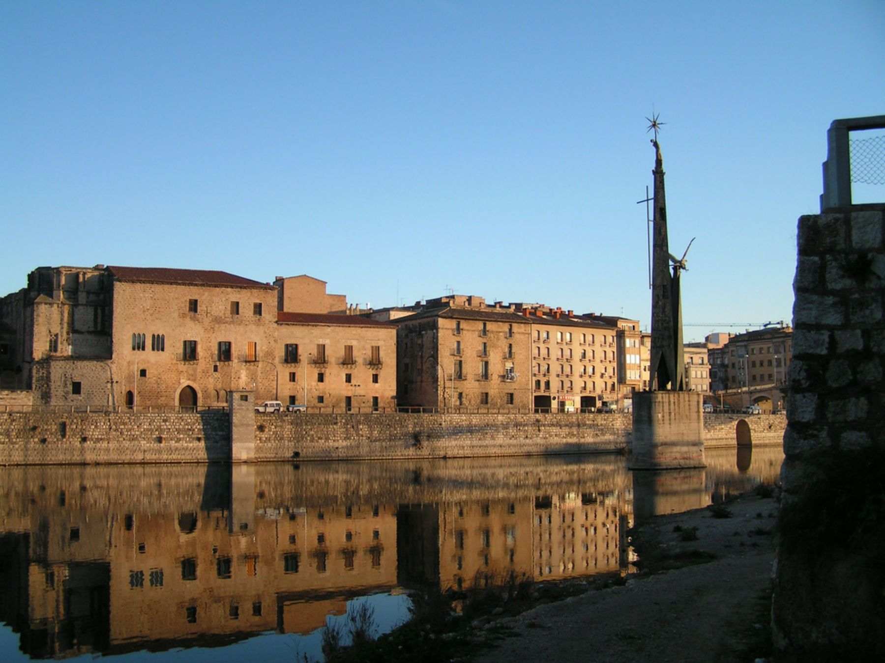Fachin recuerda a los convergentes que en Tortosa hay un monumento franquista
